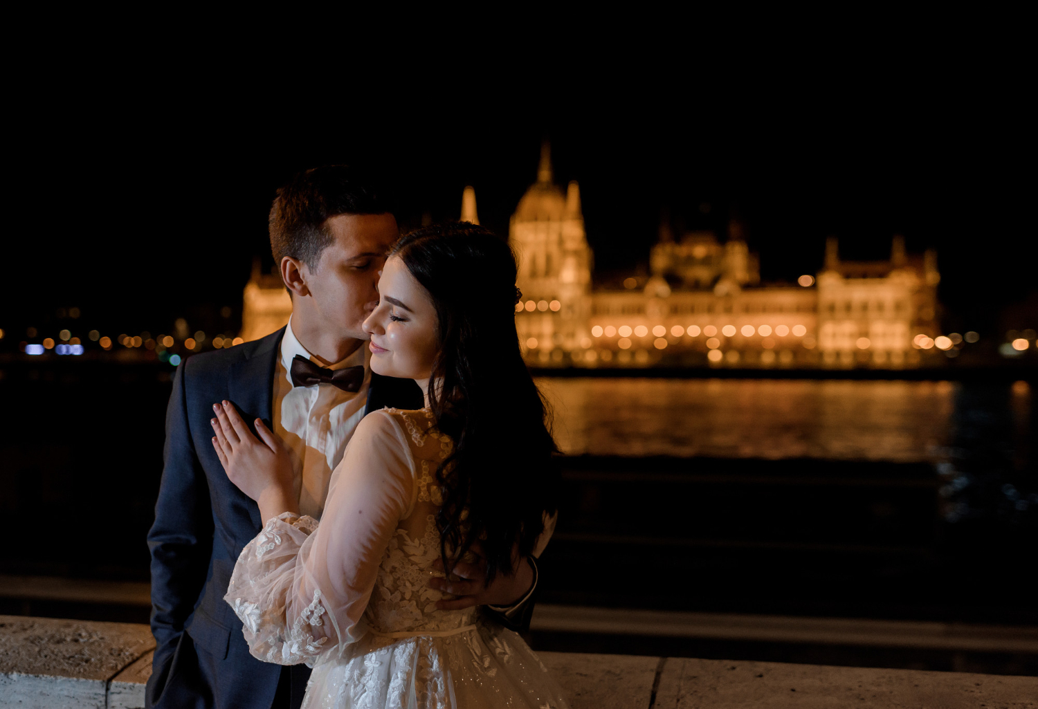 เทคนิคถ่ายภาพงานเลี้ยงช่วงค่ำให้สวย
